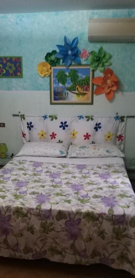 La Finestra Sul Cortile Bed & Breakfast Pomezia Bagian luar foto
