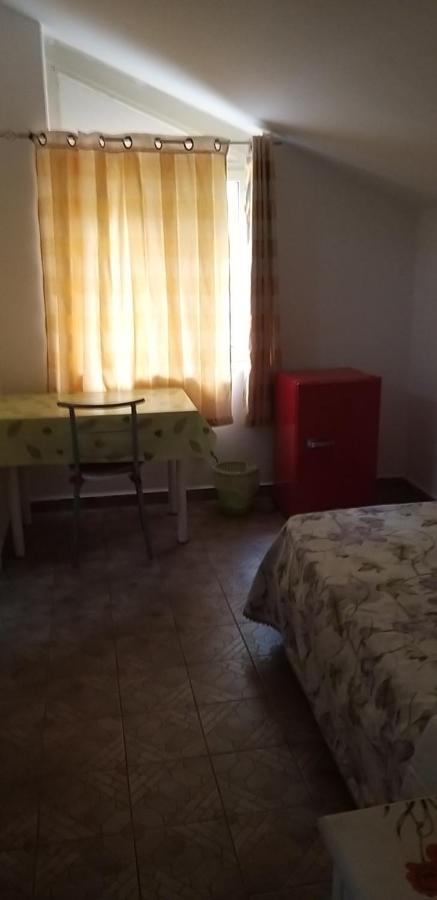 La Finestra Sul Cortile Bed & Breakfast Pomezia Bagian luar foto