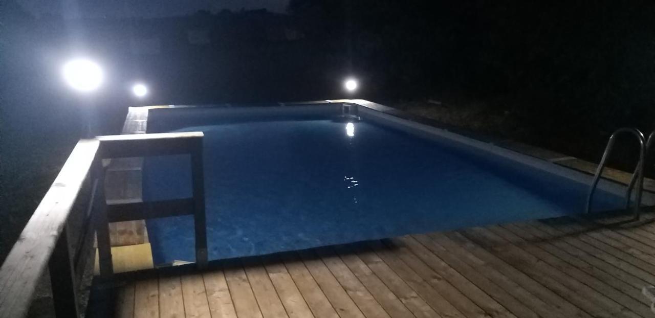 La Finestra Sul Cortile Bed & Breakfast Pomezia Bagian luar foto