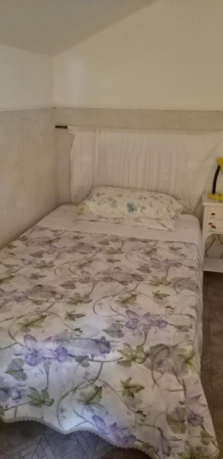 La Finestra Sul Cortile Bed & Breakfast Pomezia Bagian luar foto