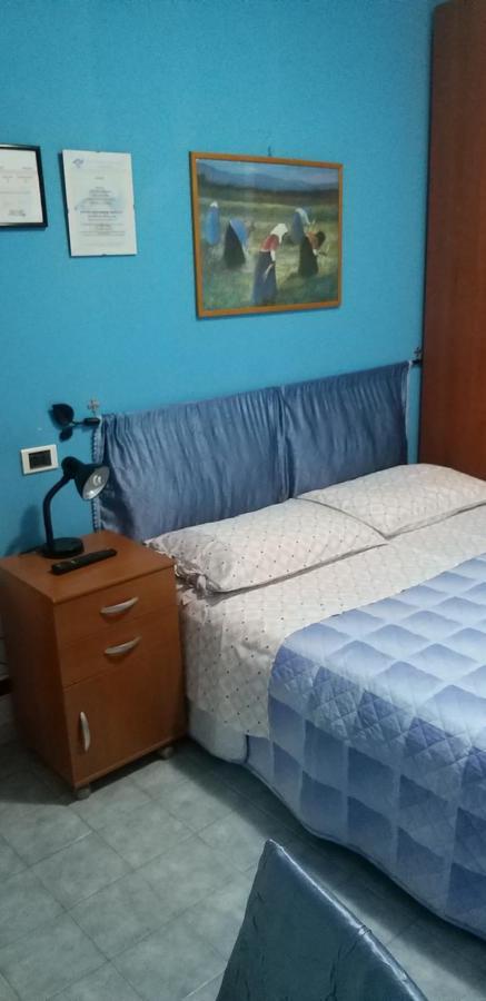 La Finestra Sul Cortile Bed & Breakfast Pomezia Bagian luar foto