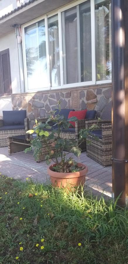 La Finestra Sul Cortile Bed & Breakfast Pomezia Bagian luar foto