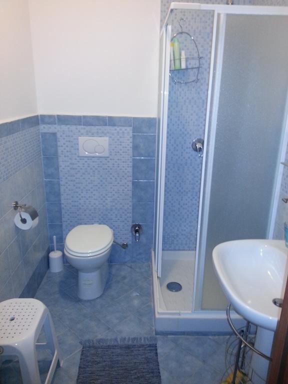 La Finestra Sul Cortile Bed & Breakfast Pomezia Bagian luar foto