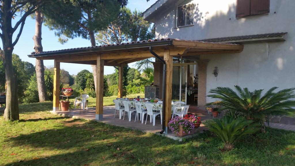 La Finestra Sul Cortile Bed & Breakfast Pomezia Bagian luar foto